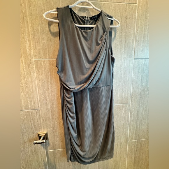 3 dynamite dresses - Picture 4 of 7